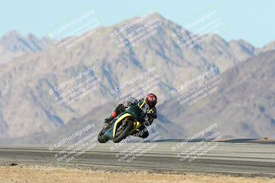 media/Dec-01-2025-Moto Forza (Mon) [[2daa91e15f]]/3-Beginner Group/Session 4 Turn 9/